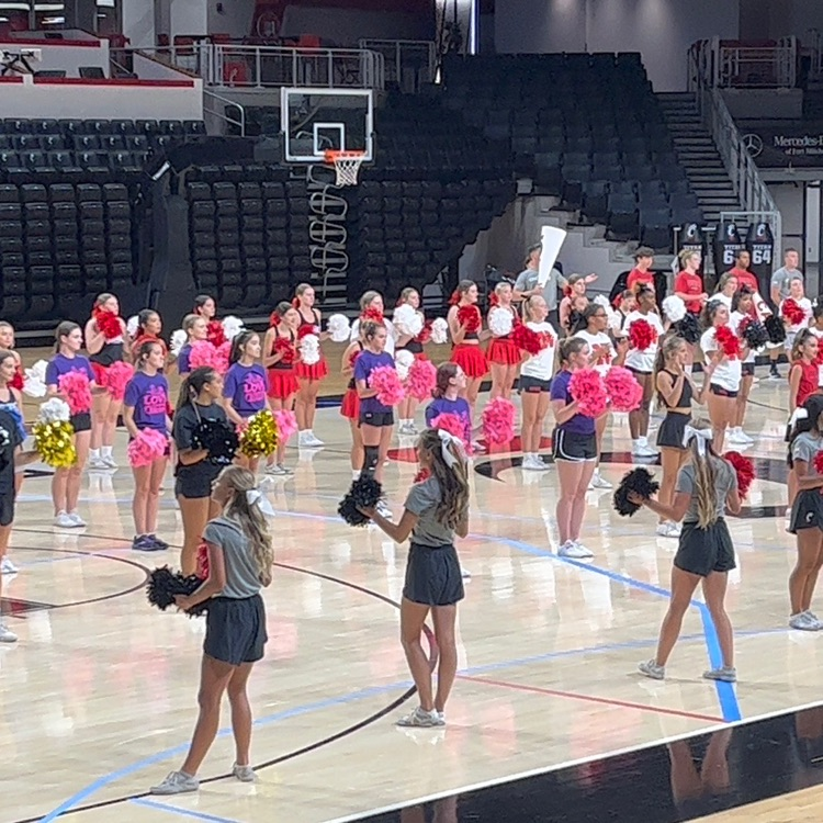 GHS Cheerleaders attended a clinic this evening hosted by the  University of Cincinnati Cheerleaders. They learned some great tips to enhance our program but mostly enjoyed bonding as a team! 🖤💛 #IgniteInspireInstill