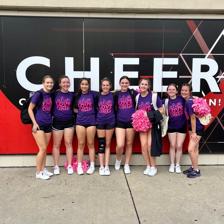 GHS Cheerleaders attended a clinic this evening hosted by the  University of Cincinnati Cheerleaders. They learned some great tips to enhance our program but mostly enjoyed bonding as a team! 🖤💛 #IgniteInspireInstill